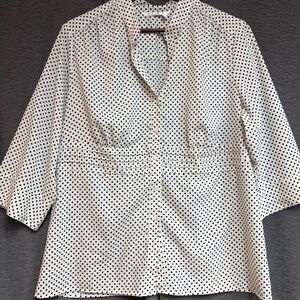 Como woman 1X top with V-neck button down front